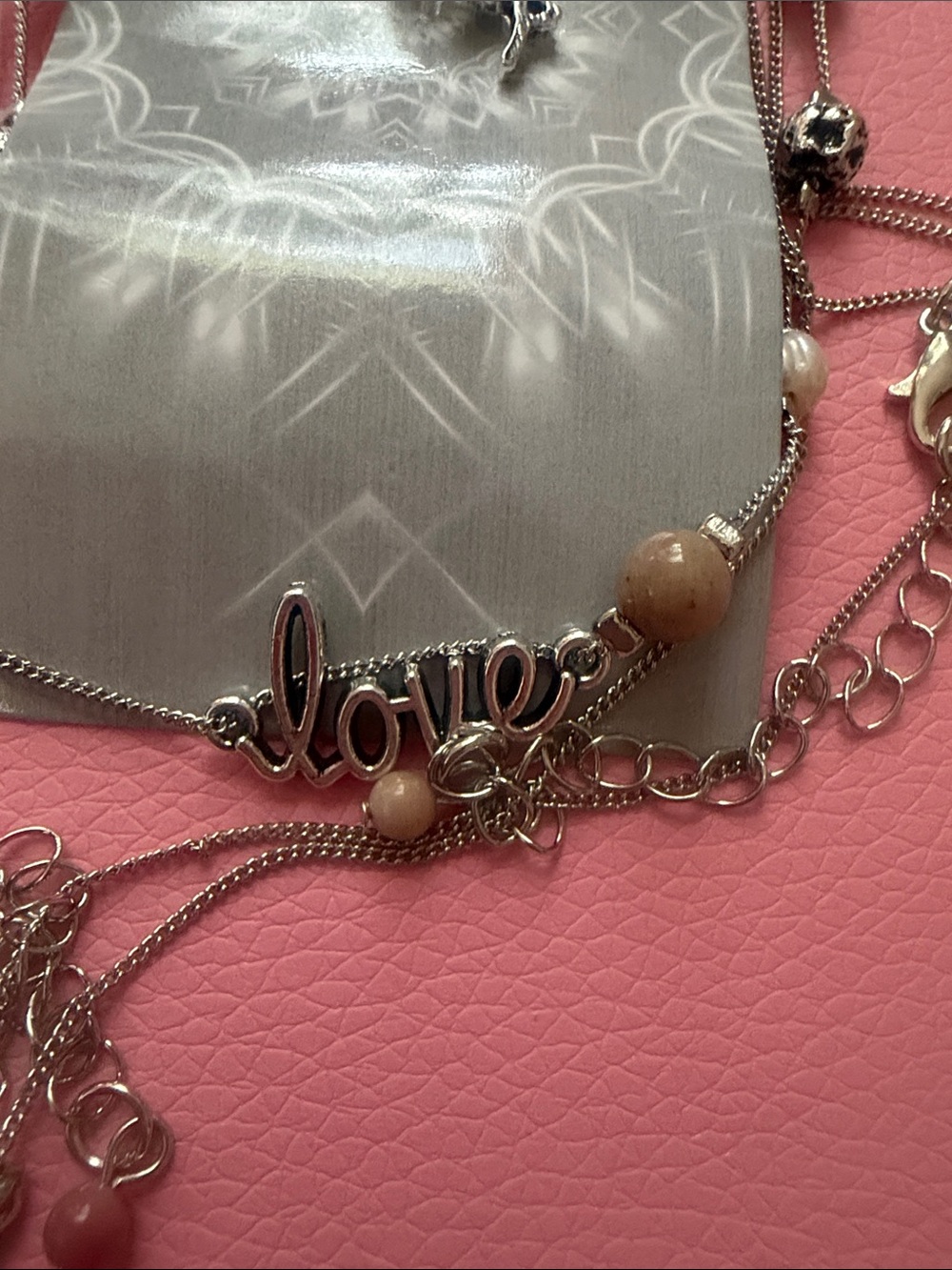 Lava diffuser necklace - Picture 2 of 4